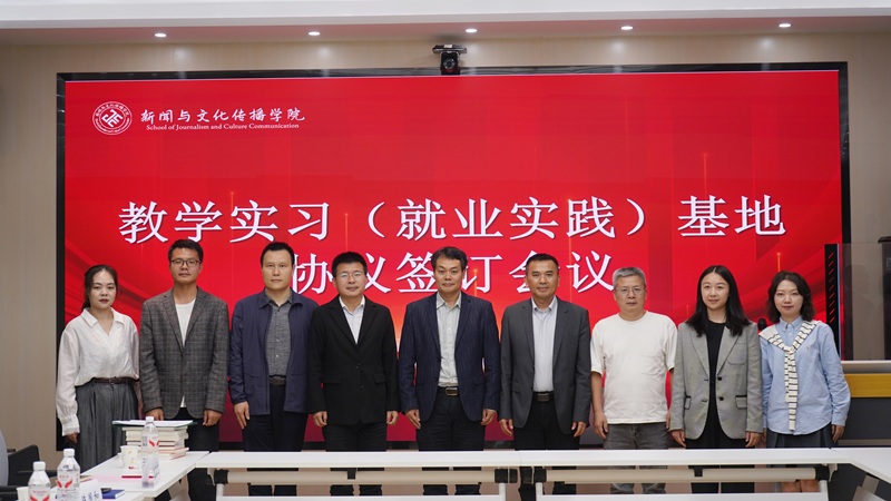 1761012199944243.jpg 合影.JPG