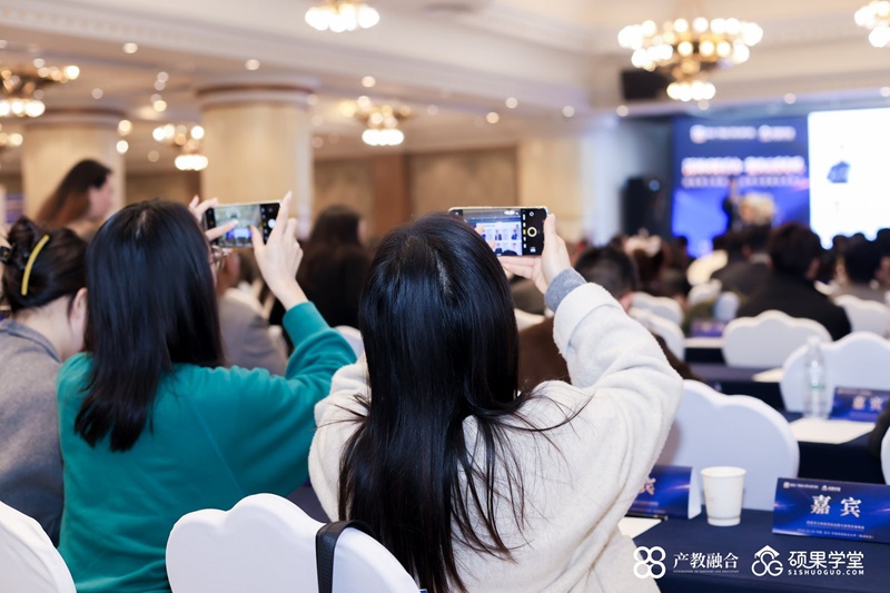 1774662342205833.jpg 观众.jpg