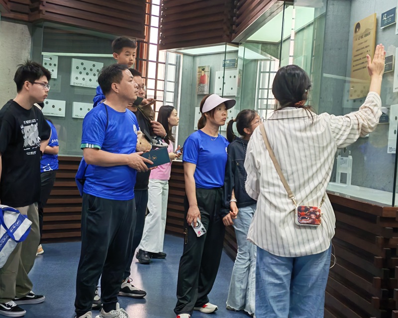 参观2.jpg