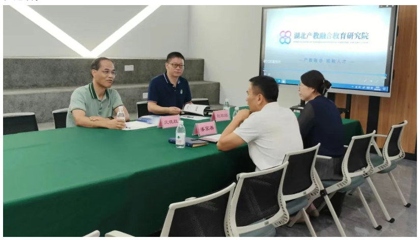 广西科技大学经济与管理学院庞晓红书记一行莅临研究院考察交流
